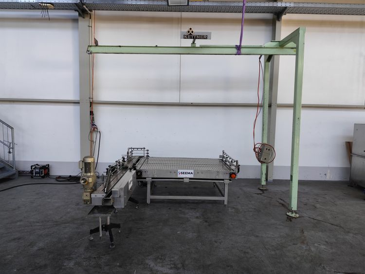 Beyer, Kettner Semi-automatic new bottle depalletiser