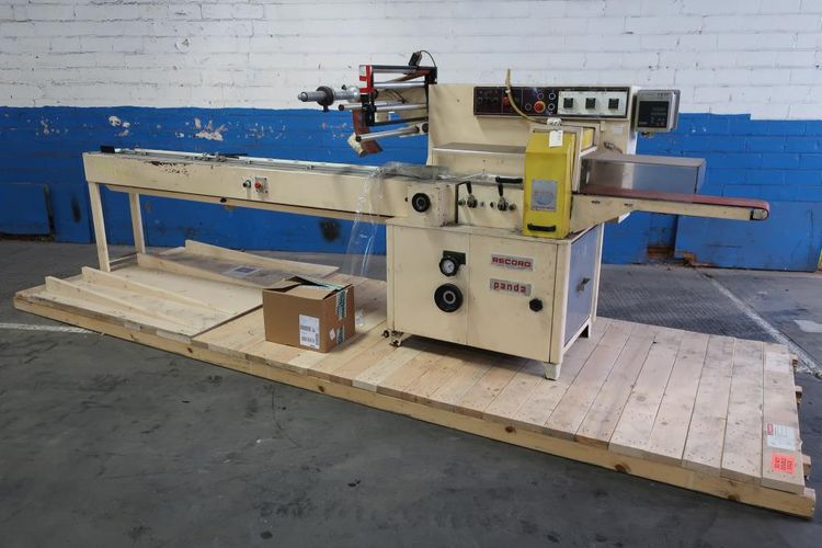 Record Panda  Horizontal flow wrapping machine