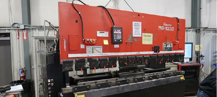 Amada 1030 LD 110 Ton