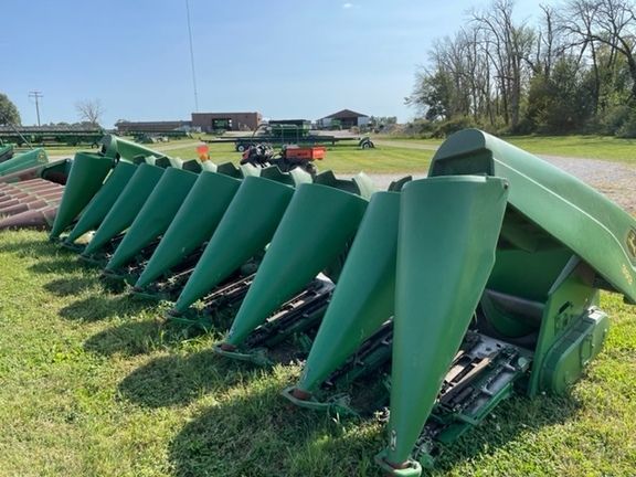 John Deere 893 Corn and Row Crop headers