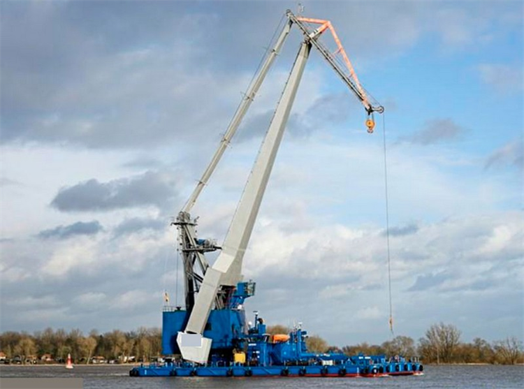 100tonne SelfPropelled Crane Barge