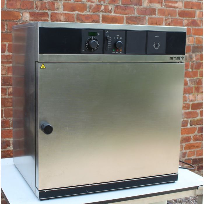 Memmert UM500 Lab Oven