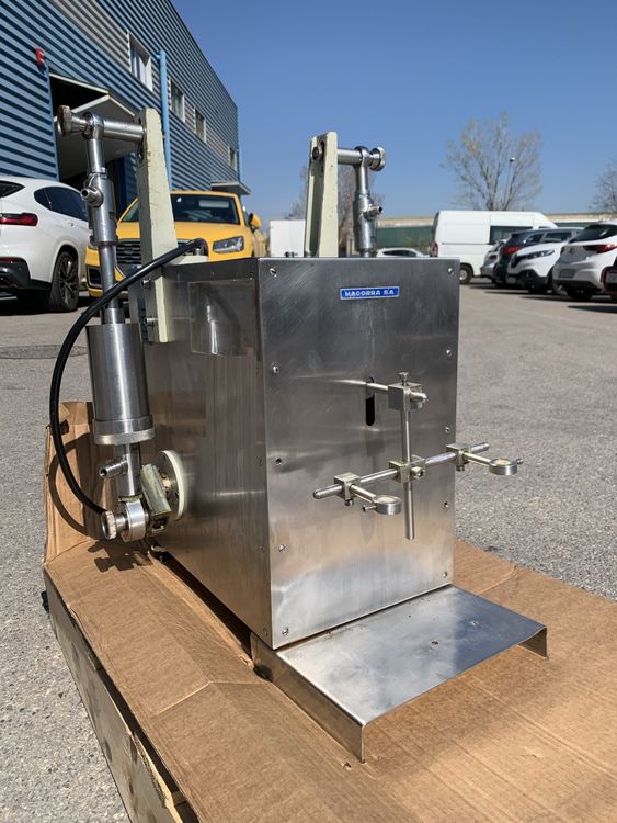 MACORRA, Liquid filling machine