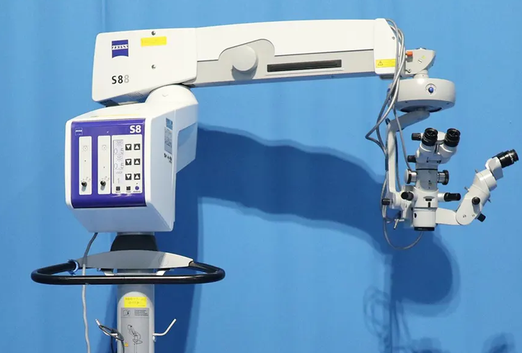 ZEISS OPMI Lumera T S88 Microscope with Integrated Assistant Scope