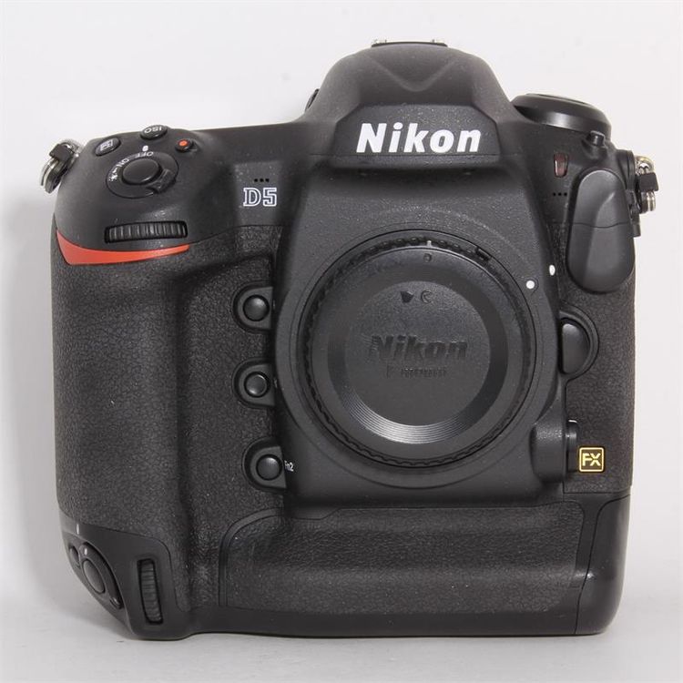 Nikon D5 (XQD)