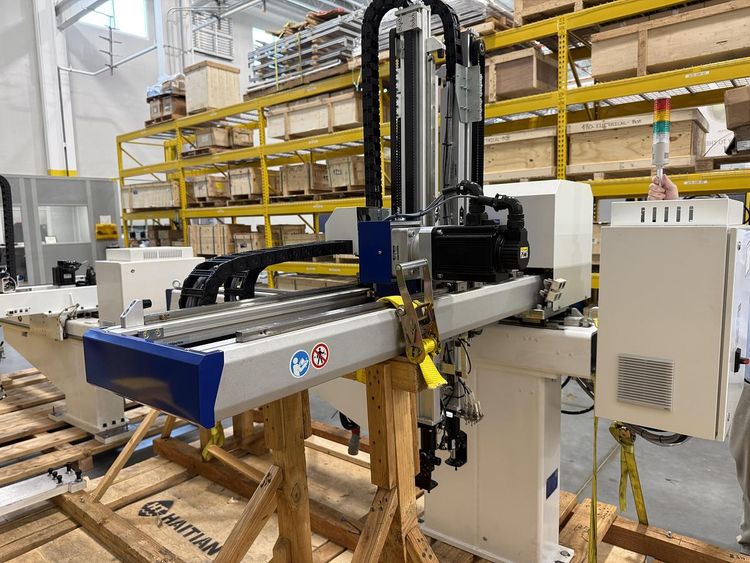 V-1100HD Servo Robot