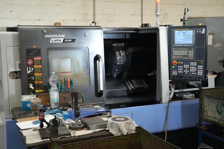 Doosan Fanuc i-Series 5,000 rpm LYNX 300 M 2 Axis
