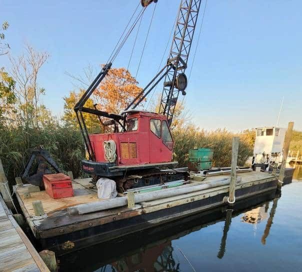 20X46 barge w 18T Bantam Crane