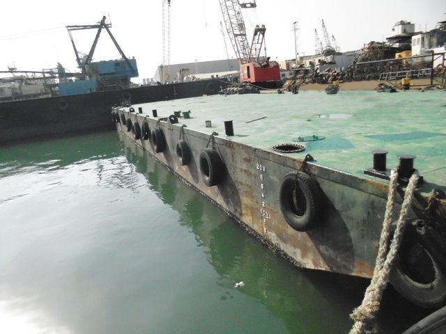 Flat top deck barge