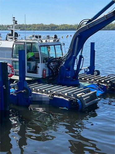 Amphibious Combination Dredger / Twin Sisters Available GT/NT: 	50/30 tonnes 	55/33 tons