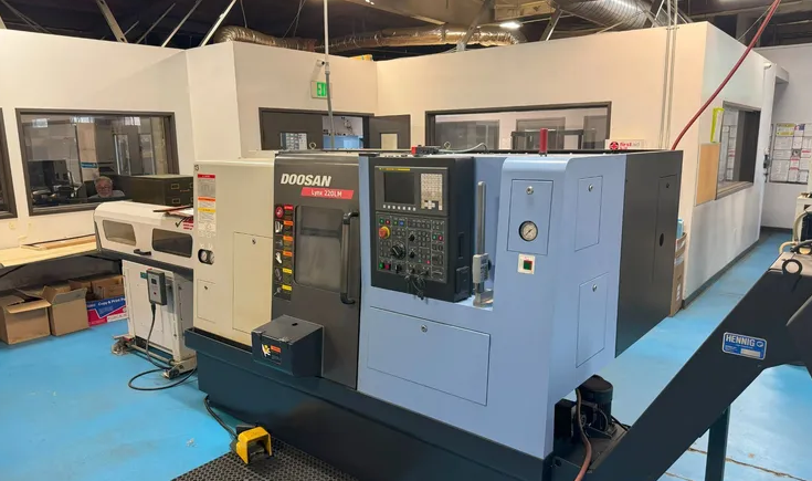 Doosan Fanuc i Series CNC Control 6,000 RPM LYNX 220LMA 2 Axis