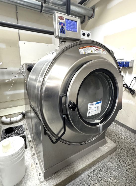 Milnor 42026V6Z 140 Lb. Open Pocket Washer Extractor