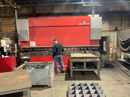 Amada HFE M2-2204 247 U.S. Tons Maximum Tonnage
