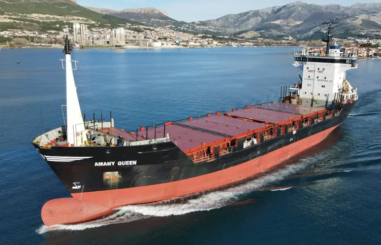 J.J. Sietas AMANY QUEEN ABT 5676 DWT ON 6.82 M DRAFT