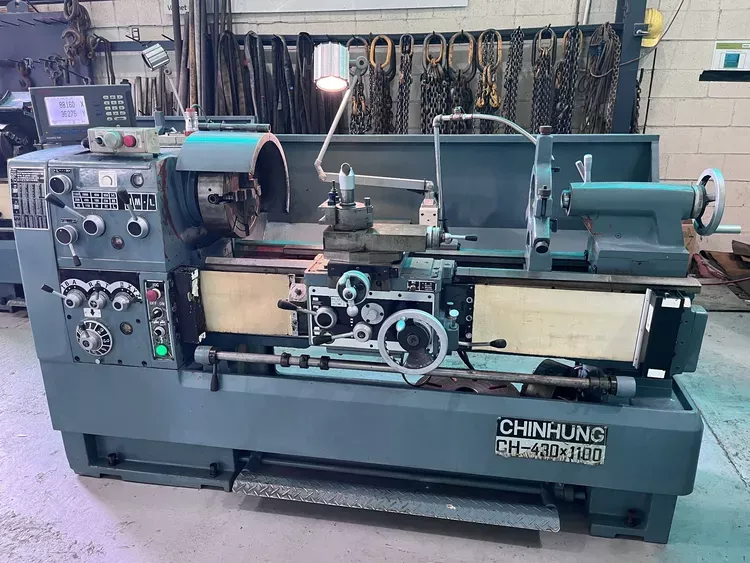 ENGINE LATHE 2000rpm CHIN HUNG CH-430x1100