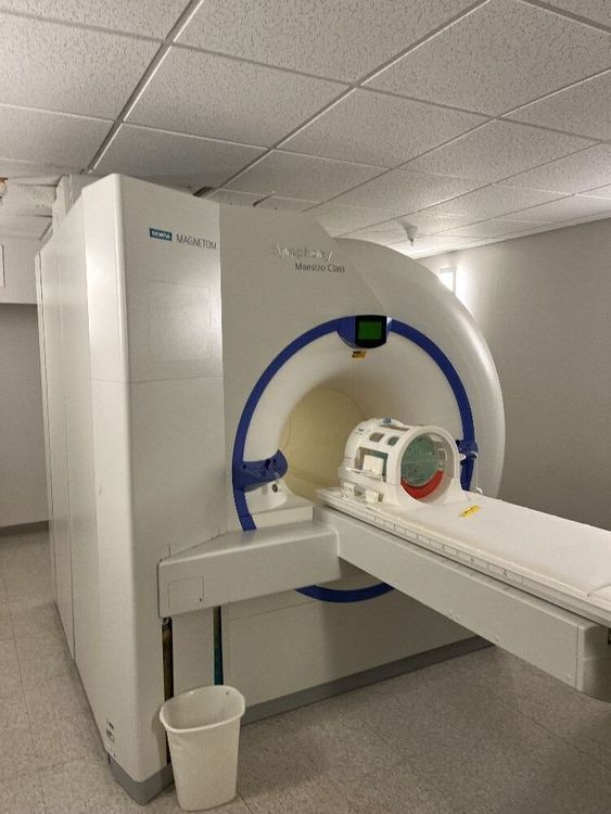 Siemens Magnetom Symphony Maestro MRI