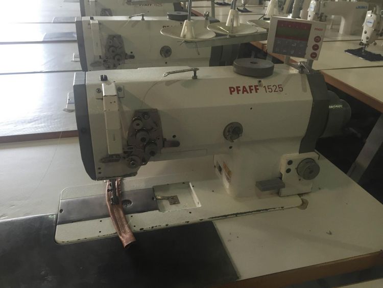 Pfaff 1525 flat bed sewing