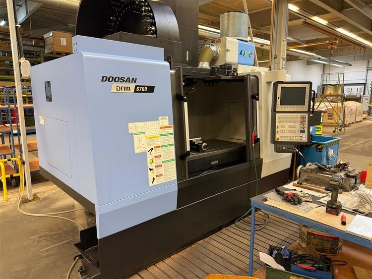Doosan DNM 6700 3 Axis