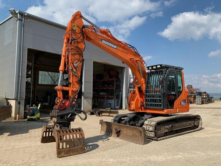 Doosan DX140LCR-3 Tracked Excavator