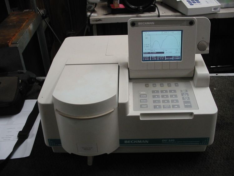 Beckman DU-520 UV-Vis spectrophotometer