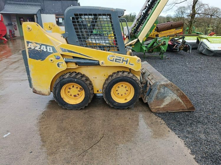 Gehl 4240 Skid Steer Loader