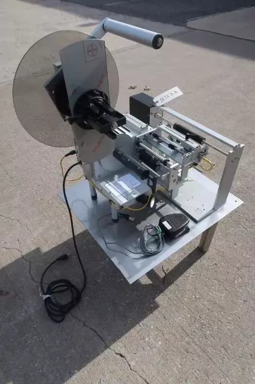 Universal R-310, Tabletop Semi-Automatic Labeler