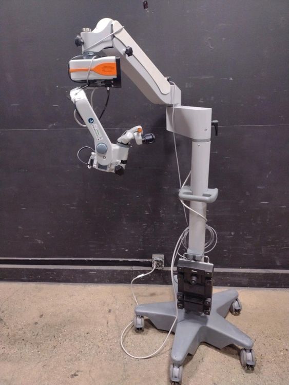 Alcon Luxor Surgical Microscope