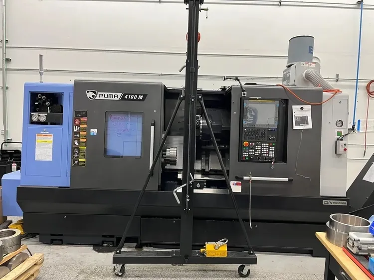 Doosan Fanuc CNC Control 2,000 RPM DN SOLUTIONS PUMA 4100MB 3 Axis
