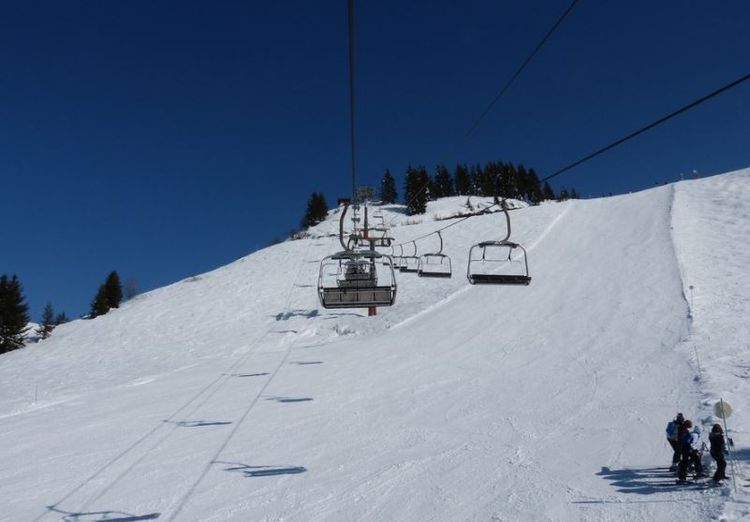 Leitner fixed grip  4-seater chairlift