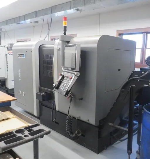 Hurco Hurco MAX5 CNC with 19" Touch Screen LCD 4,000 RPM TM8I 2 Axis