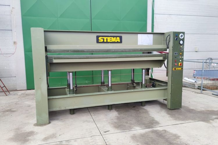 Stema P120