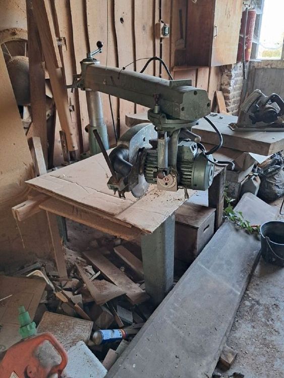 Carpentry and cabinetmaking equipment