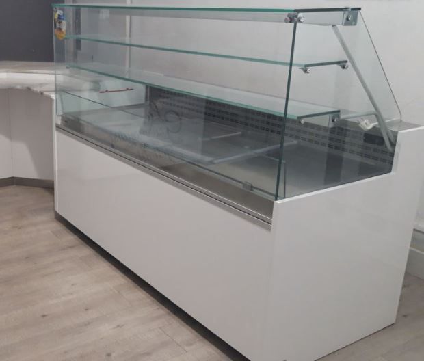 Dry display case