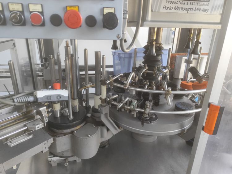 P.E. 6T/540/2S-3e, Labelling machine for sparkling wine