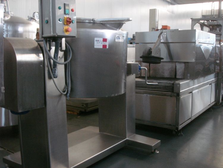 Serra Tiltable cooker with mixer