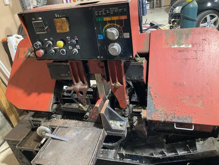 Amada HA-250 Band saw Semiautomatic