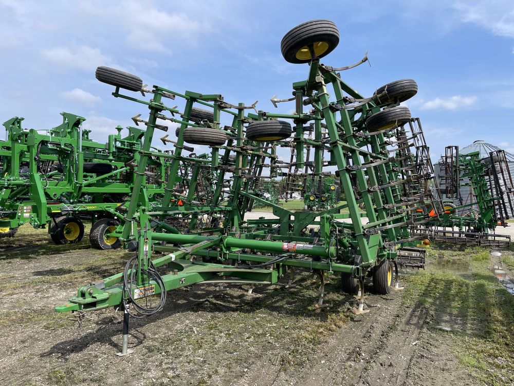 John Deere 2210 Field Cultivators 9966