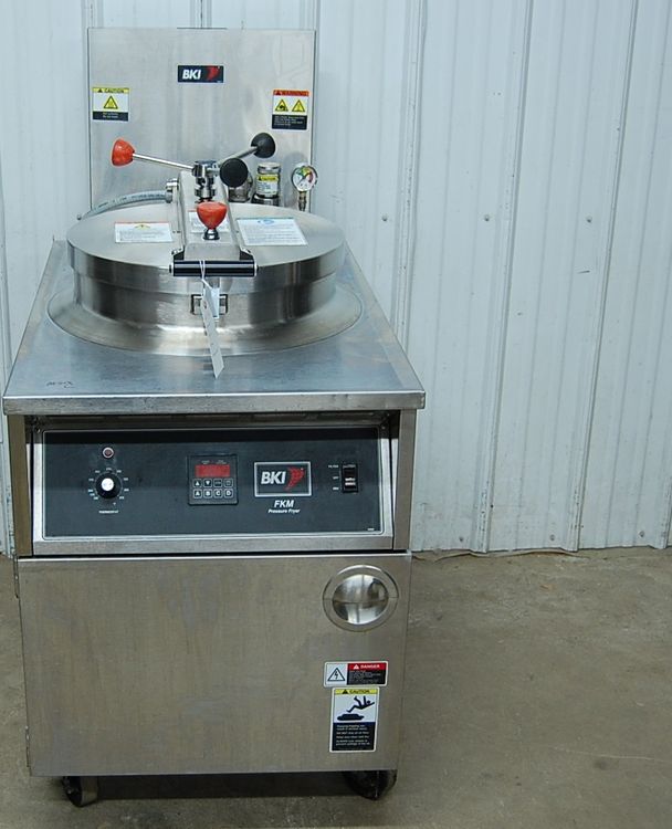 BKI FKMF 75 LB Electric Chicken Pressure Fryer
