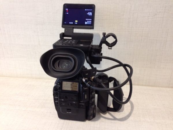 Canon EOS-C300 DIGITAL CINEMATOGRAPHY CAMERA
