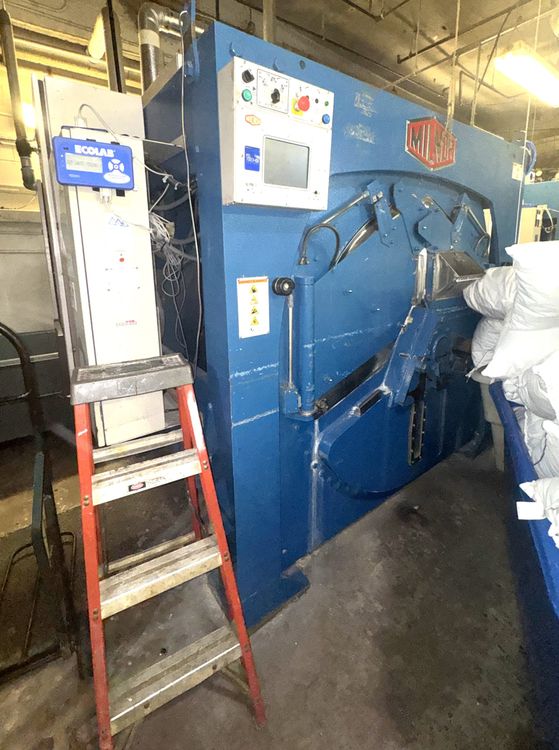 Milnor 60044WR2 Washer Extractor