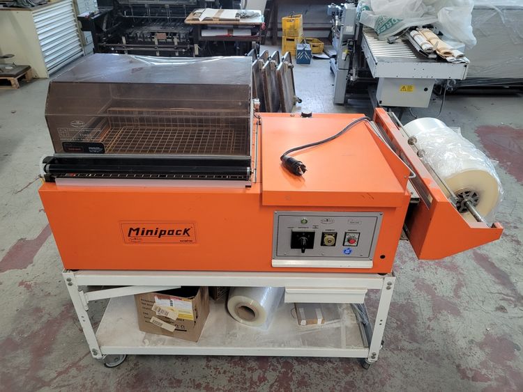 Minipack-Torre FM 76 hood shrink packer