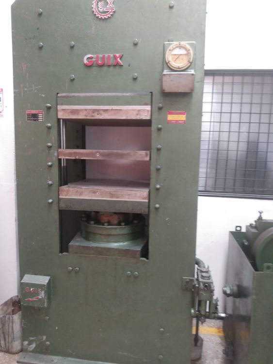 Guix GX Hydraulic press to vulcanize