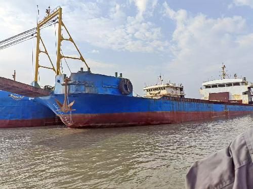 Cargo ships Gross Tonnage (GRT): 818 T