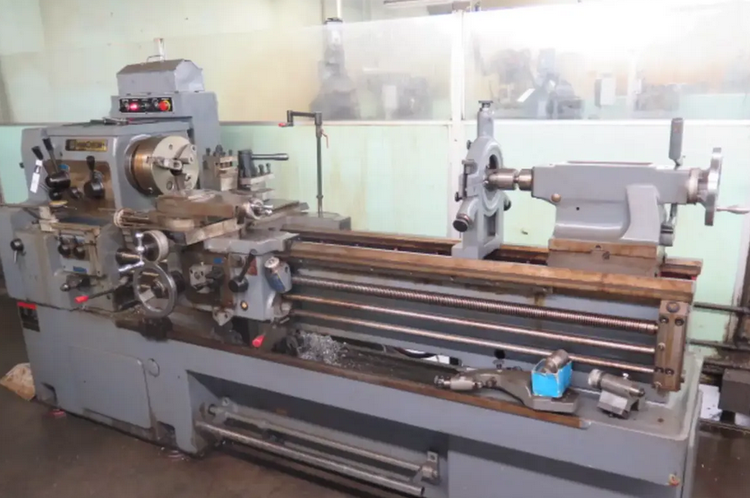 Hwacheon Engine Lathe 1800 rpm HL-18