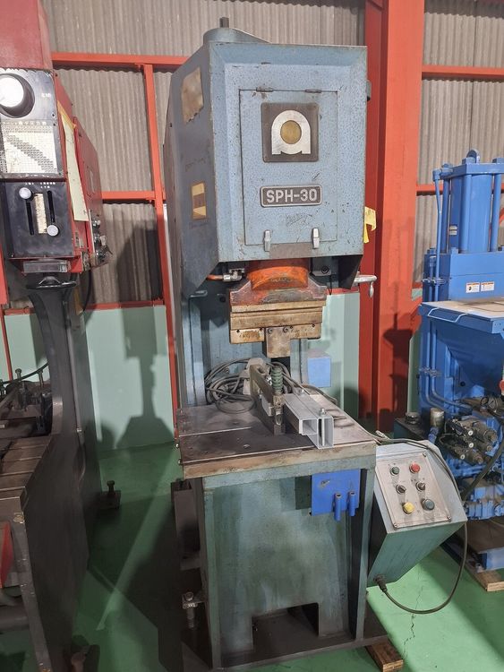 Amada SPH-30 29 ton