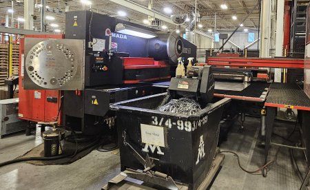 Amada EMK3612 M2  33 Ton