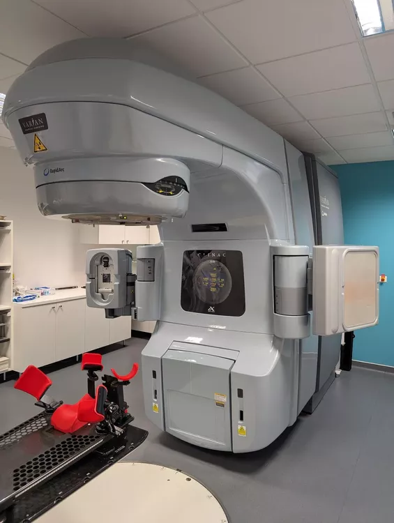Varian Clinac iX Linear Accelerator