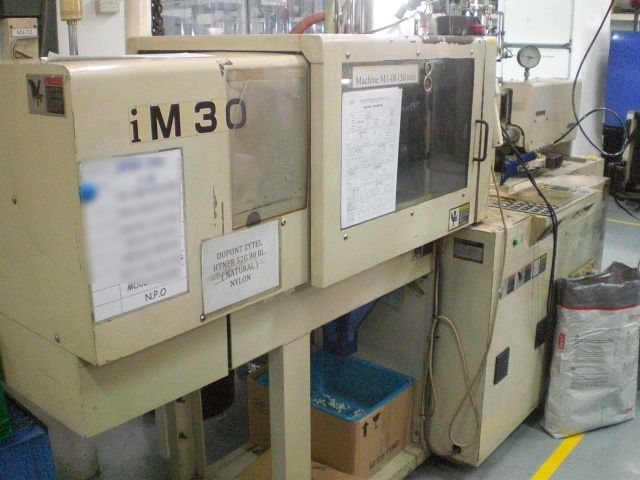 Sumitomo Injection moulder IM30