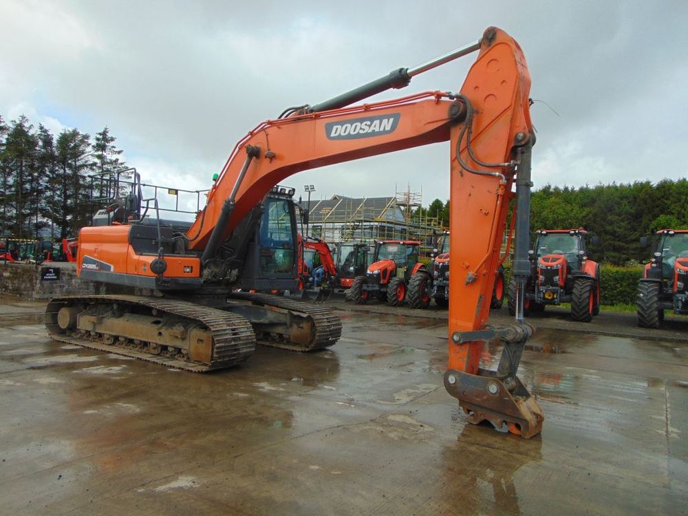 Doosan DX 225 LC Tracked Excavator