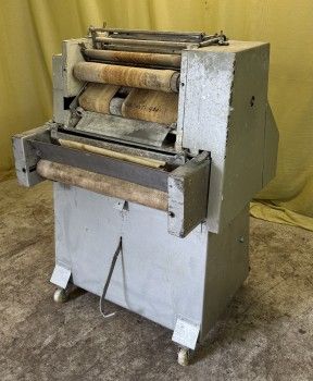 Universum 50/70  Croissant wrapping machine